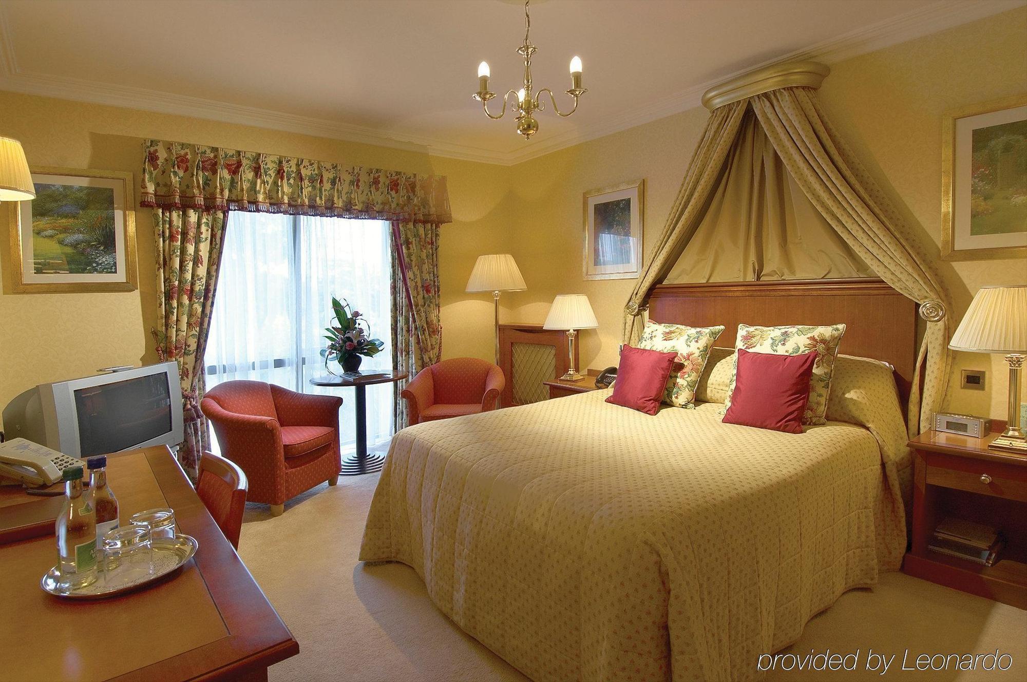 Hotel Parkway &